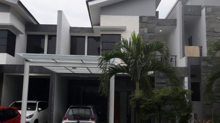 Rumah baru cantik,  minimalis, di ciganjur - jaksel