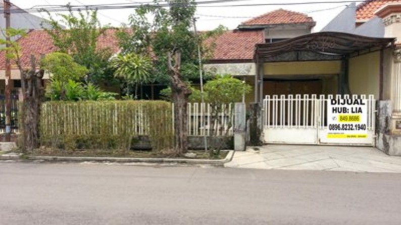 Rumah di Taman Kendangsari, Terawat,  Row Jalan Lebar bisa 3 mobil, Bebas banjir - LIA -