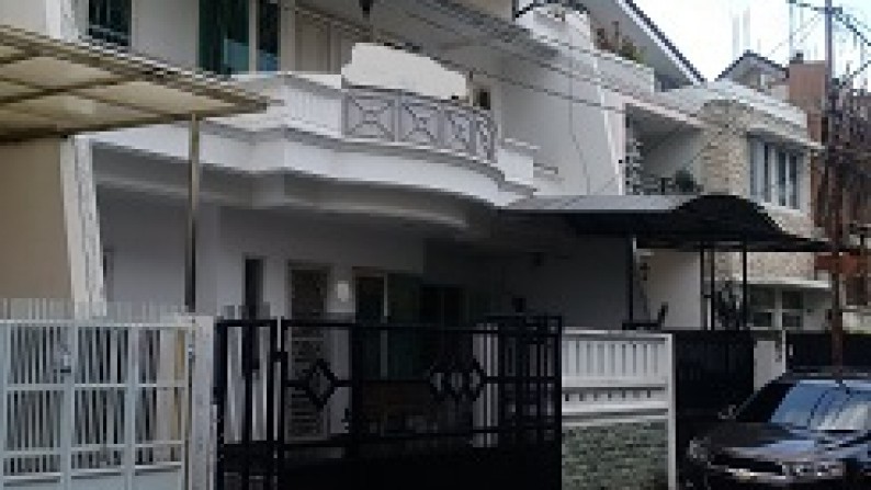 Dijual rumah 2,5 lantai di Sunrise - Jakbar