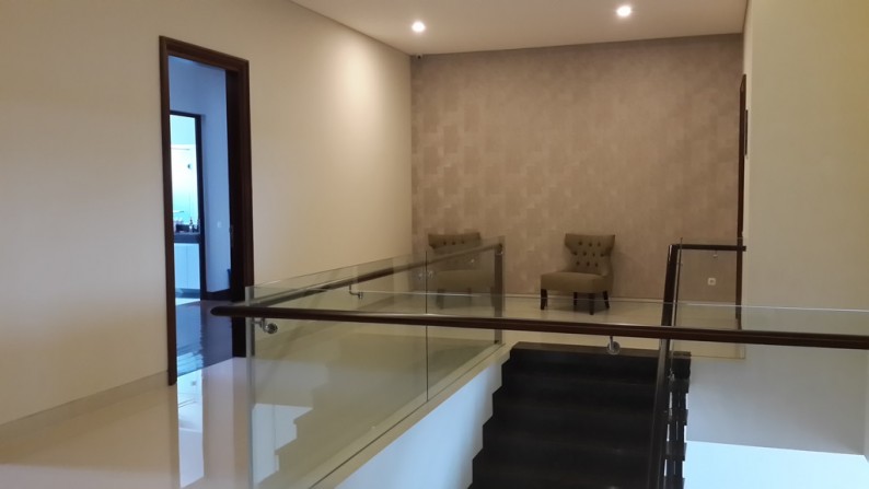 JARANG ADA. Rumah Baru Eksklusif Semi Furnished di City Center BSD.