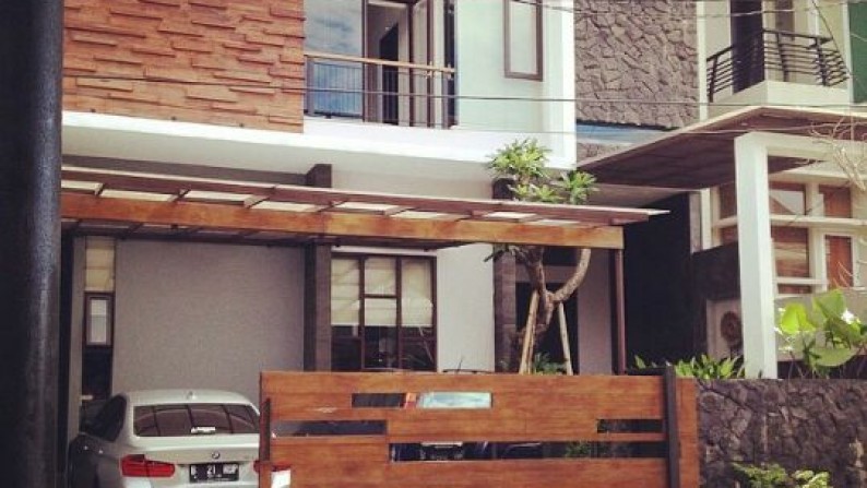 Rumah Cantik Harga Menarik Jalan lebar 3 mobil, lokasi strategis jarang ada di Kelapa Nias Kelapa Gading