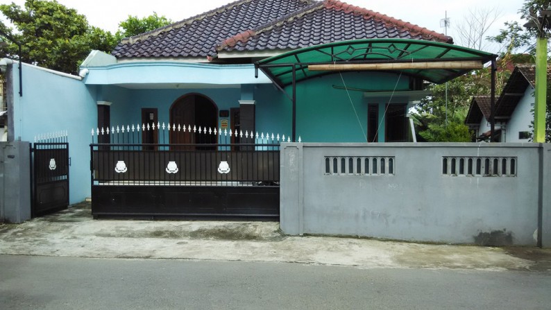 RUMAH TINGGAL LUAS DAN NYAMAN DI TLOGOADI, MLATI, SLEMAN.