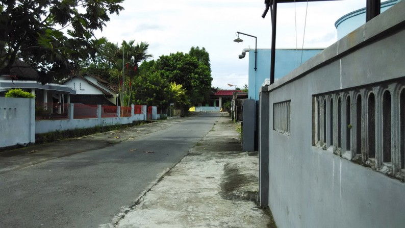 RUMAH TINGGAL LUAS DAN NYAMAN DI TLOGOADI, MLATI, SLEMAN.