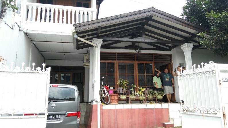 Rumah Lama Terawat Dimensi 15 x 12 meter