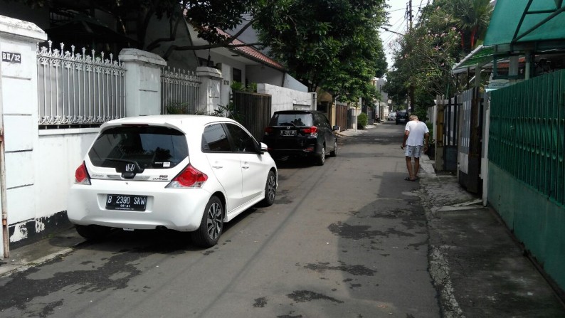 Rumah Lama Terawat Dimensi 15 x 12 meter