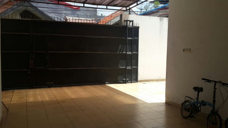 Dijual cepat rumah lama 2 lantai