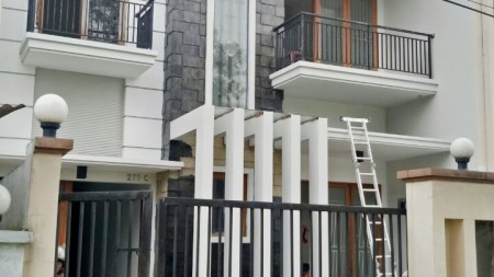 Rumah Dijual  lokasi strategis, bagus, nyaman dan aman daerah Ciledug-Tangerang