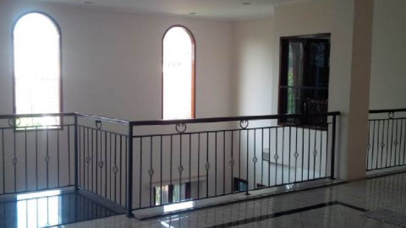 Rumah Mewah Dalam Cluster Villa Melati BSD