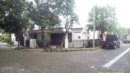 Rumah di Kutisari Indah Selatan, Lokasi bagus, Row Jalan Lebar, Bebas Banjir, Hoek, Siap Huni !!!