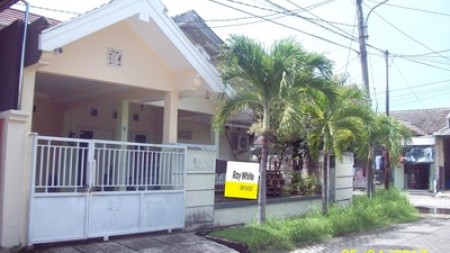 Rumah di Wiguna Selatan, Lokasi bagus, Row Jalan Lebar, Hoek, Siap Huni -D/Y-