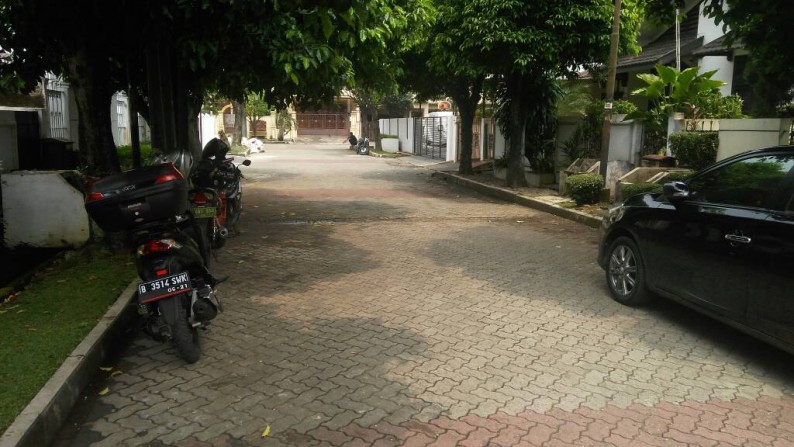 Villa Pejaten Mas, Rumah Lama Terawat, Jarang Ada