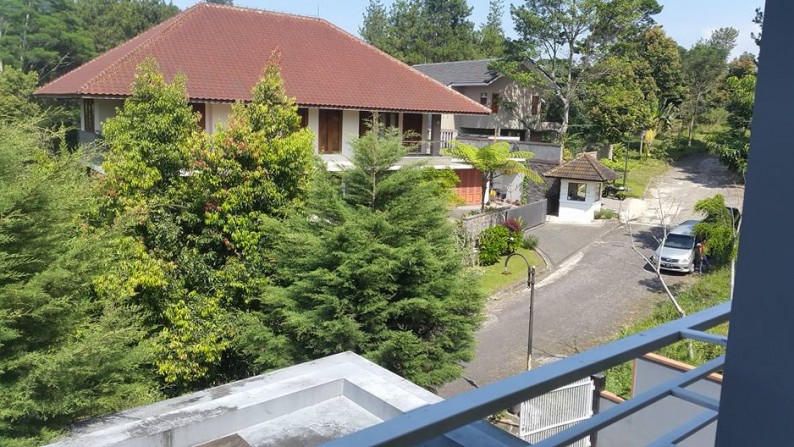 Villa nyaman Mewah dan terawat di Trinity Kampung daun, Lembang