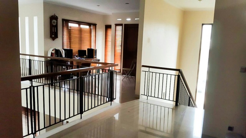 Dijual Rumah Mewah Sutera Buana, Alam Sutera. Strategis, Lay Out sangat bagus, Furnished, Tinggal bawa koper siap huni.