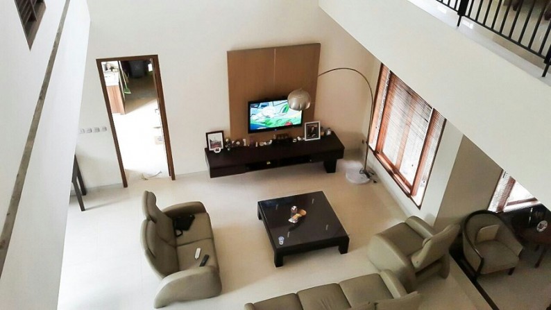 Dijual Rumah Mewah Sutera Buana, Alam Sutera. Strategis, Lay Out sangat bagus, Furnished, Tinggal bawa koper siap huni.