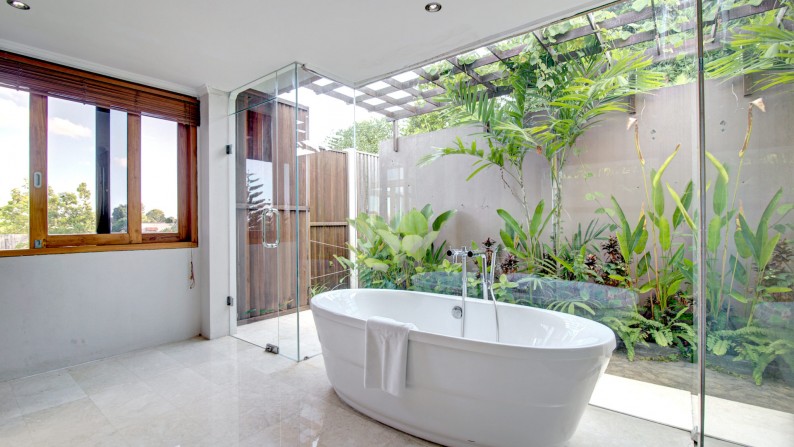 Modern Villa with Large Pool at Kerobokan