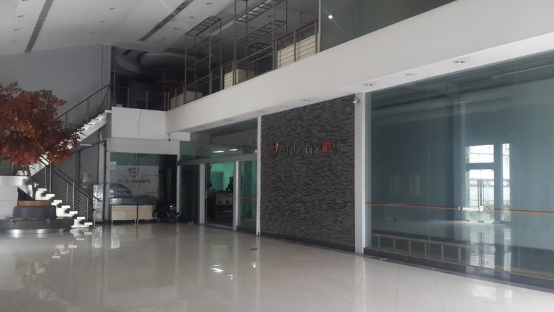 Johanes Sutandi - RWCG - Show Room + Bengkel Mobil di Jalan Panjang - Lapangan Bola