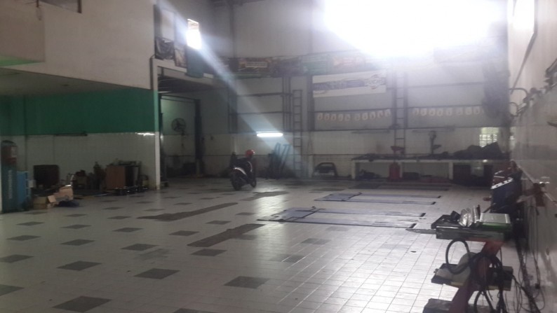 Johanes Sutandi - RWCG - Show Room + Bengkel Mobil di Jalan Panjang - Lapangan Bola