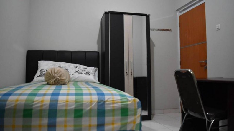 RUMAH KOSTAN 2,5 LANTAI DI PURI INDAH JATINANGOR, FULL FURNISHED DAN FULL BOOK!