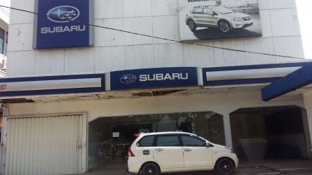 Disewakan gedung ( eks show room Subaru )  sangat strategis