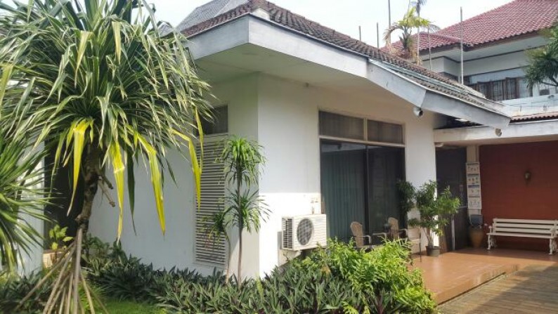 Turun harga !Rumah Bagus Lokasi Elite Di Kemang