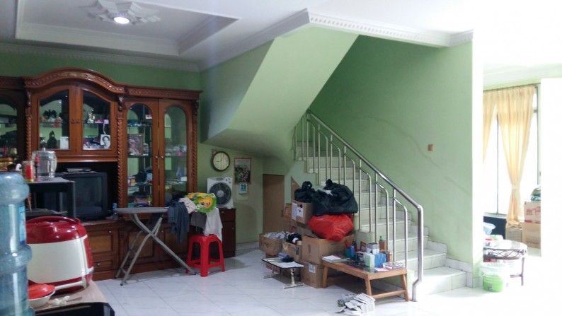 Rumah nyaman siap huni di Daan Mogot