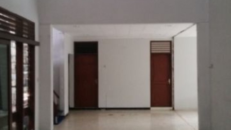 DISEWAKAN RUMAH COCOK UNTUK KANTOR JL.BENDUNGAN JATILUHUR -PEJOMPONGAN ( 100 M ke gatot subroto)