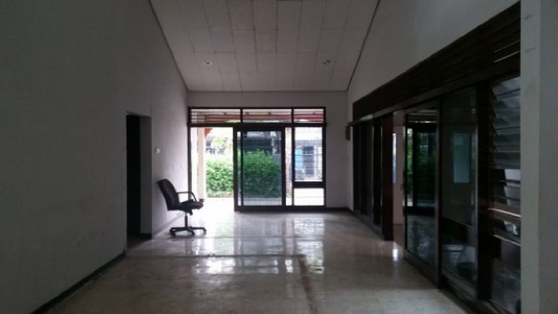 DISEWAKAN RUMAH COCOK UNTUK KANTOR JL.BENDUNGAN JATILUHUR -PEJOMPONGAN ( 100 M ke gatot subroto)