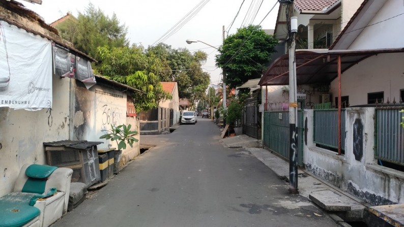 Rumah standar 3 Lantai Di Rawamangun