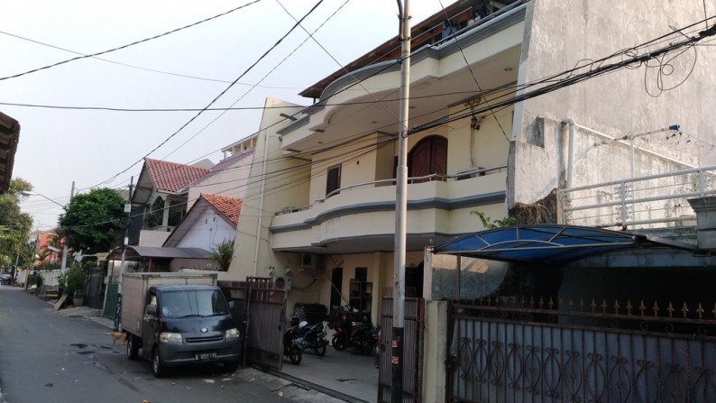 Rumah standar 3 Lantai Di Rawamangun