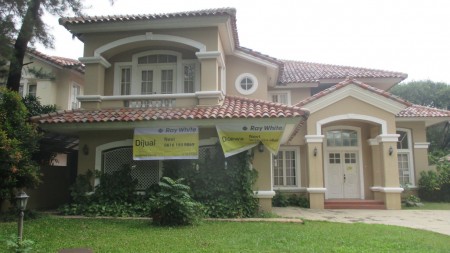 Dijual Rumah Bagus  di Taman Golf - Lippo Karawaci