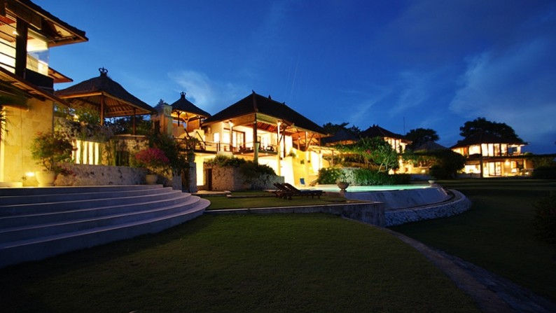 Freehold Amazing Villa with Spectacular Indian Ocean View Nusa Dua