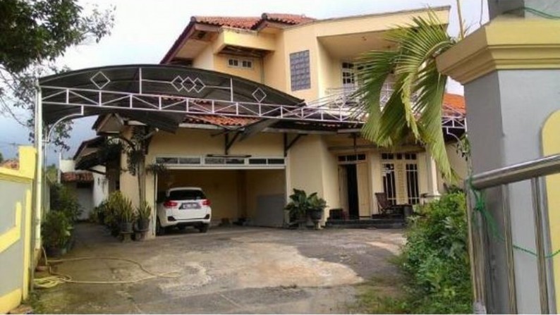 Dijual rumah besar harga oke, siap huni, Ciledug, Jl. Lembang II, Tangerang.