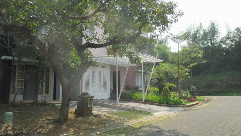 Dijual rumah strtaegis, di De latinos Carribean island BSD City, Murah, siap huni.