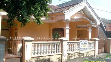 Rumah 1 Lantai, Terawat, Jalan depan Paving