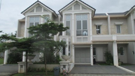 Dijual rumah di Greenwich Whitshand BSD City, strategis, Akses BSD - Gading Serpong. Murag, siap huni.