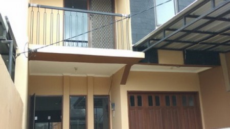 Dijual Cepat !!!!! (BU) Rumah 2 Lantai Bagus di Meruya - Kavling DKI - Jakarta Barat