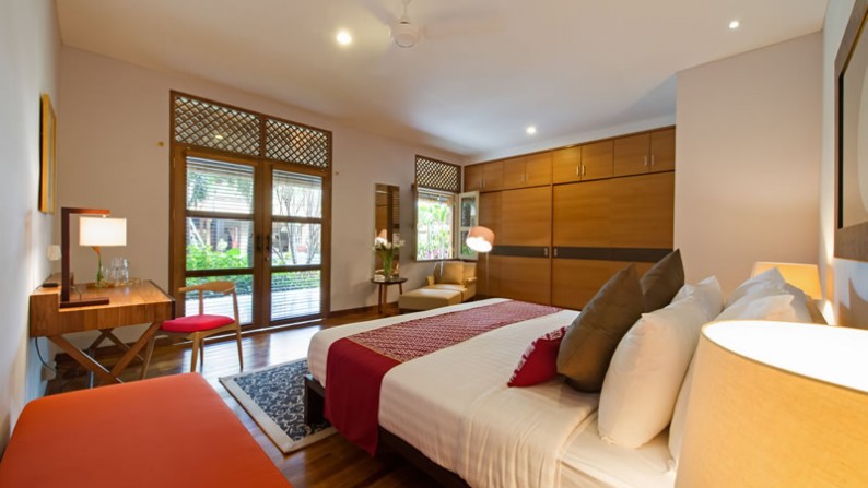 Large Living in Seminyak, 500m from Beach