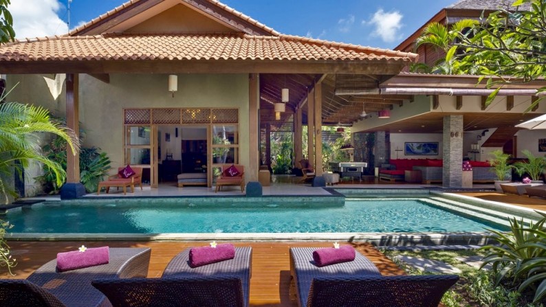 Freehold Charming Villa 4 Bedrooms in Heart of Seminyak