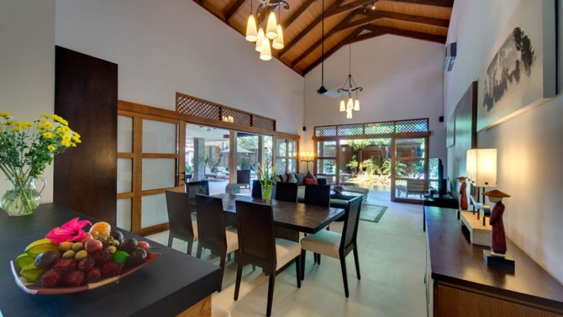 Freehold Charming Villa 4 Bedrooms in Heart of Seminyak