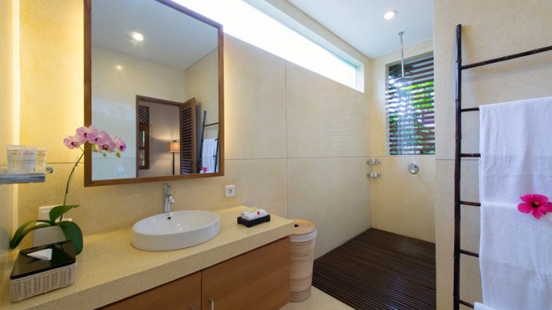 Freehold Charming Villa 4 Bedrooms in Heart of Seminyak