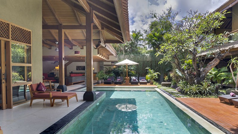 Freehold Charming Villa 4 Bedrooms in Heart of Seminyak