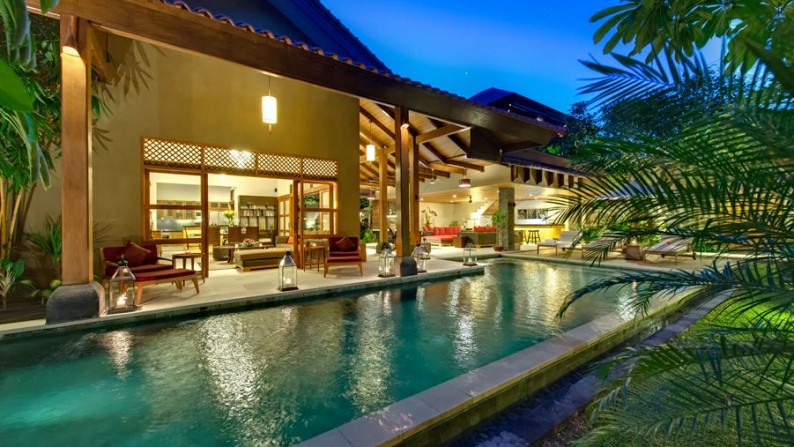 Freehold Charming Villa 4 Bedrooms in Heart of Seminyak