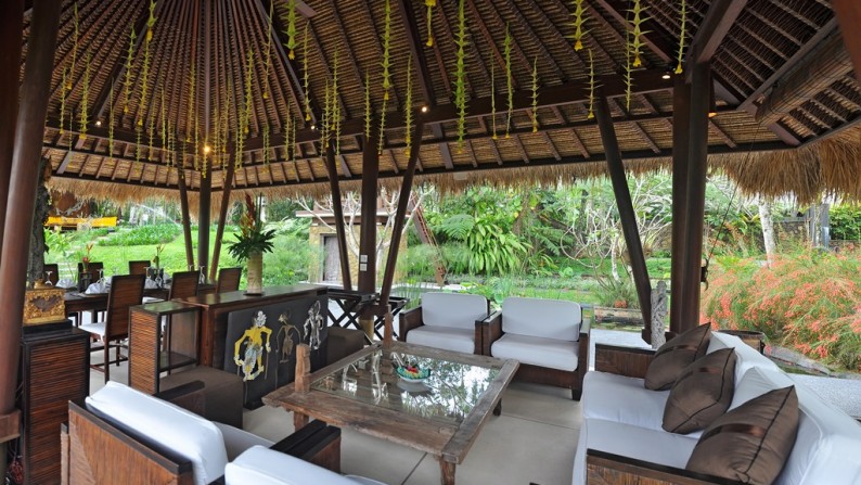 Beautiful Resort At Ubud With Dramatic Views