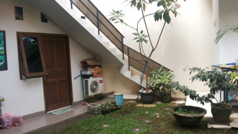 RUMAH SIAP HUNI  ASRI & TENANG DI KOMP KEUANGAN CILANDAK.