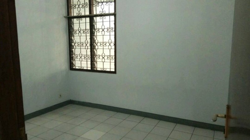 DISEWAKAN RUMAH DI PURI INDAH MIN SEWA 2 TH IDR 70 JT/TH