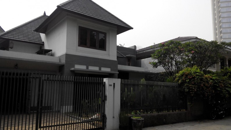 RUMAH DIJUAL JL SIMPRUG GARDEN JAKARTA SELATAN