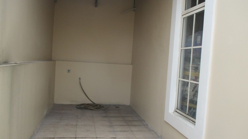 Dijual Rumah di Taman Spain - Lippo Karawaci