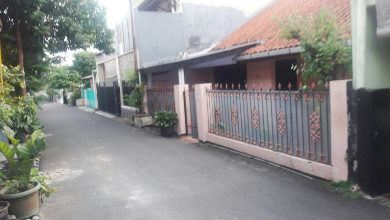 Rumah Siap Huni, Lokasi Strategis, dan Asri Di Komp Depsos, Pesanggrahan