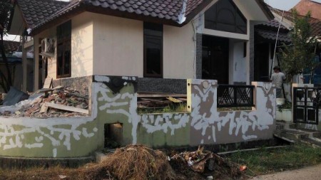 DIJUAL RUMAH MURAH BANGET DILOKASI STRATEGIS VILLA MELATI MAS