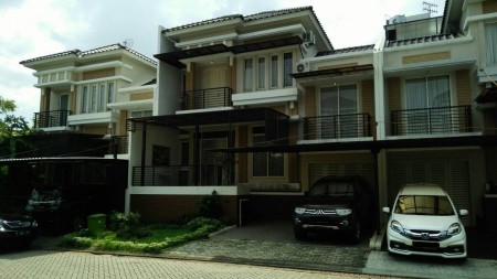 Rumah model split level Residence One